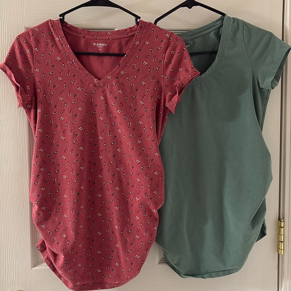 4 Old navy Maternity t shirts